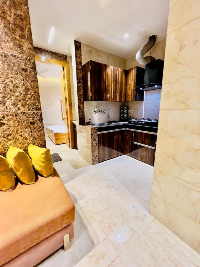 Divine Studios Rajouri Garden New Delhi Eksteriør billede