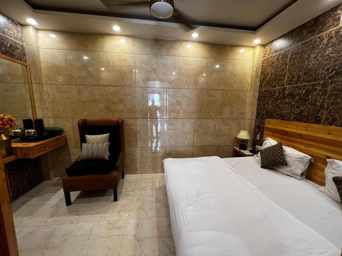 Divine Studios Rajouri Garden New Delhi Eksteriør billede
