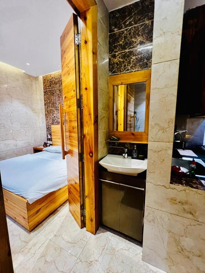 Divine Studios Rajouri Garden New Delhi Eksteriør billede