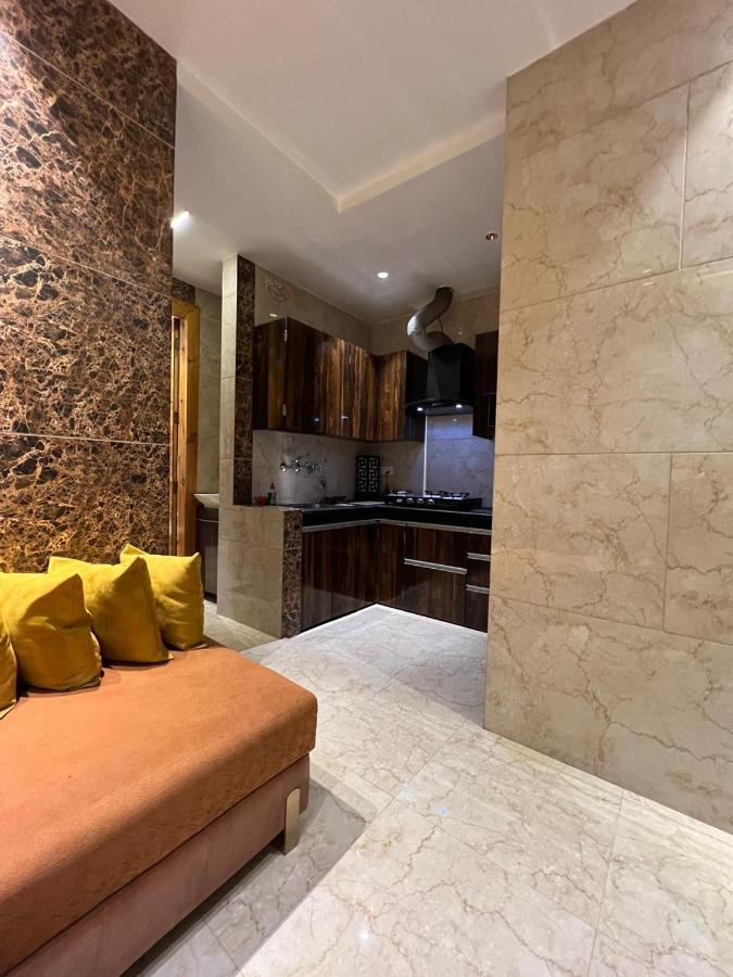 Divine Studios Rajouri Garden New Delhi Eksteriør billede