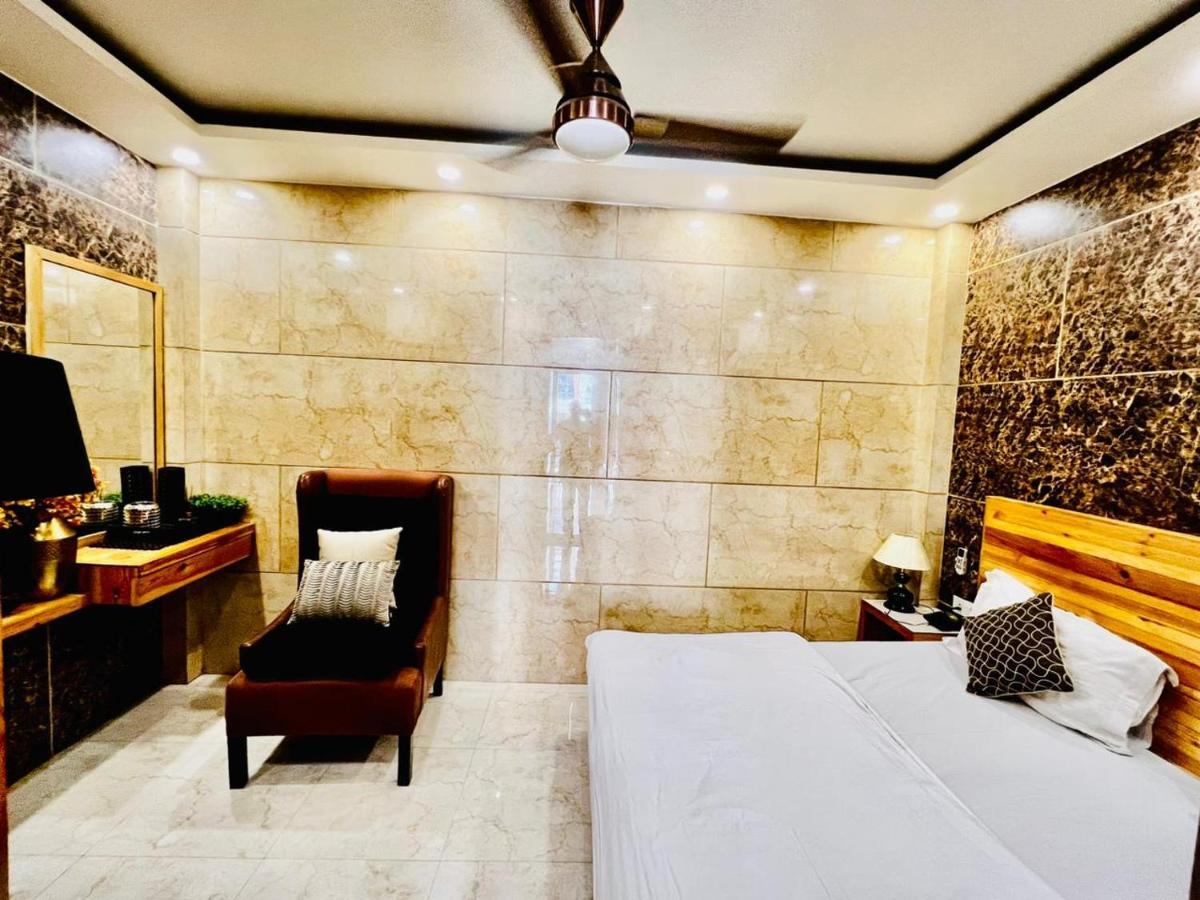 Divine Studios Rajouri Garden New Delhi Eksteriør billede